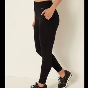 NWOT. PINK Ultimate High Waist Full Length Skinny Jogger. Black. Size L.